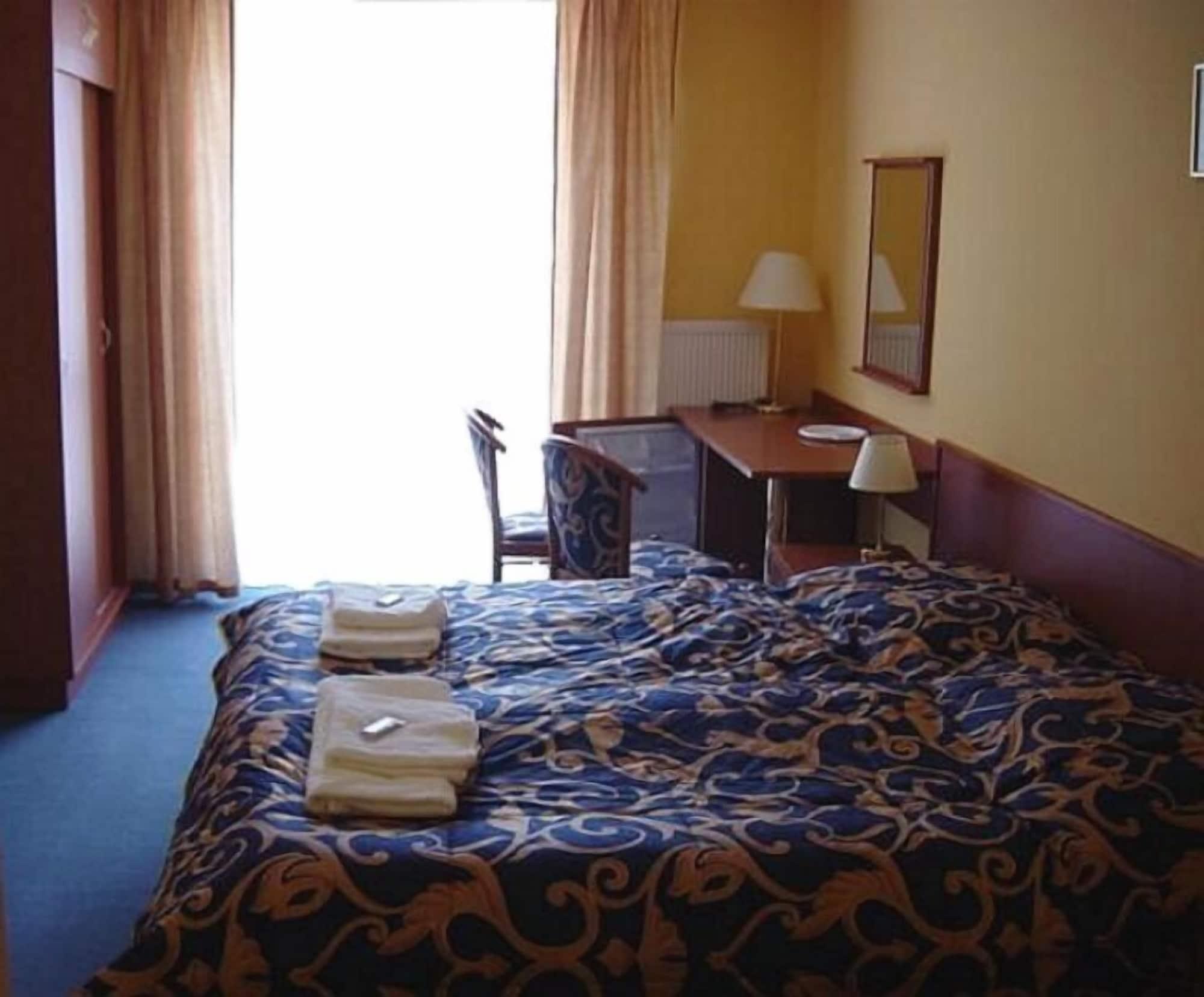 Hotel Modena カルロヴィ・ヴァリ エクステリア 写真